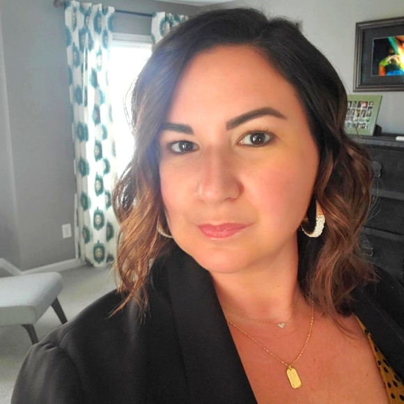 Meet your Posher, Dannette - Picture 1 of 5